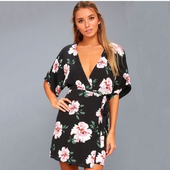 Lulus Dresses & Skirts - LULU’S take me black floral BOUQUET wrap around dress sz  S